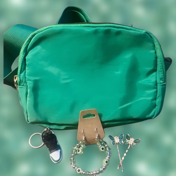 Handbags - Green Belt Bag Bundle 🌲